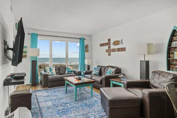 Your Oceanfront Holiday Awaits! Golf, Shops and Quiet Beaches - Image 1