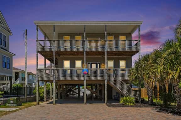 Holiday, Golf or Team Retreat | Sleeps 20, Pool, Next to Beach - Image 1