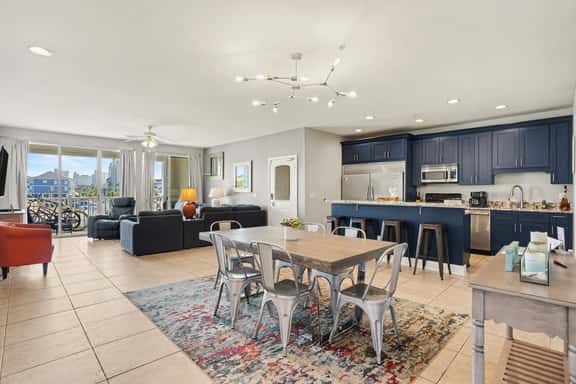 Golf Trip, Perfect for the Holidays | 3BR Ensuites, Elevator, Beach - Image 1