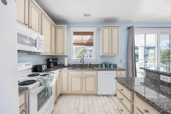Golfer's Townhome | Resort Pools, Hot Tubs, Pets OK - Image 4