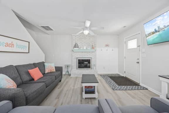 Golfer's Bungalow | Cozy, Fireplace, Pets Welcome - Image 2