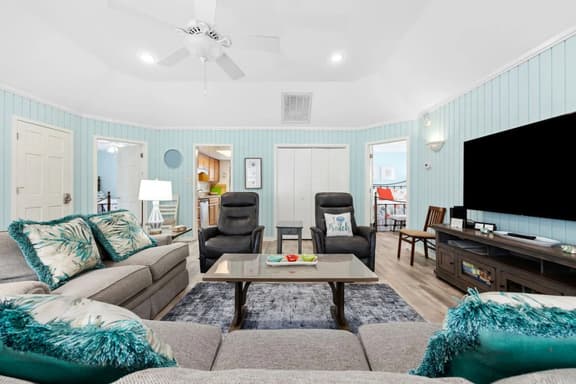 Golf Group Cottage | Pet-Friendly, Pools, Beach - Image 1